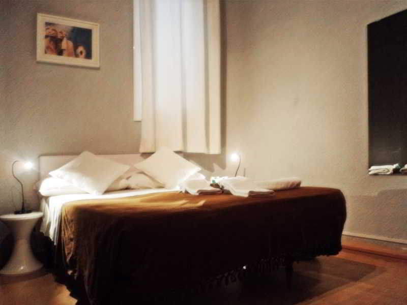 La Isla Hostal Barcelona Zewnętrze zdjęcie